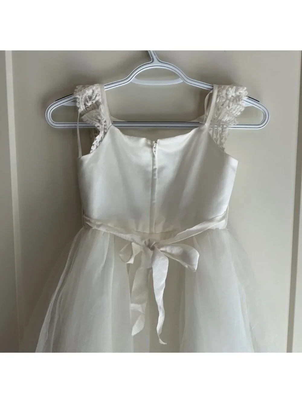 Davids Bridal Ivory Flower Girl Dress With Tulle Skirt & Lace Straps Size 7 - Picture 6 of 11